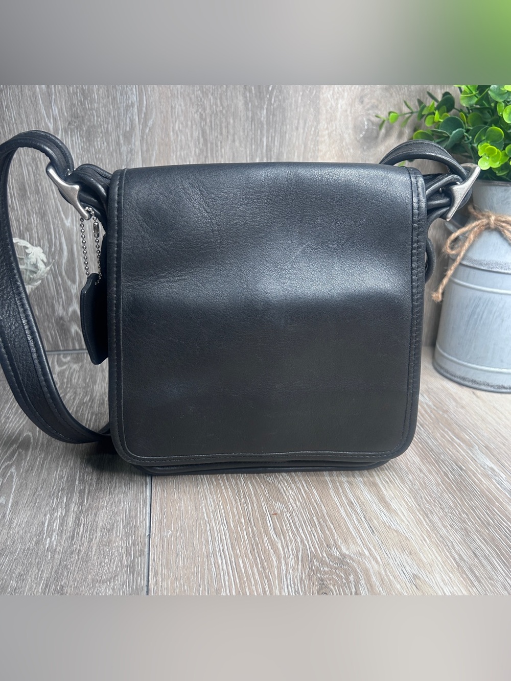 Vintage Coach 9145 Flap Bag Crossbody Legacy Studio • Black Glove tanned Leather